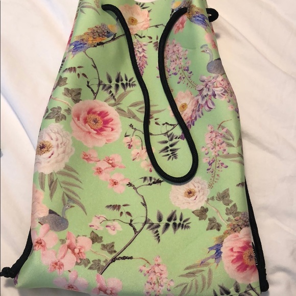 Neoprene Triangl Back Pack - Picture 1 of 3